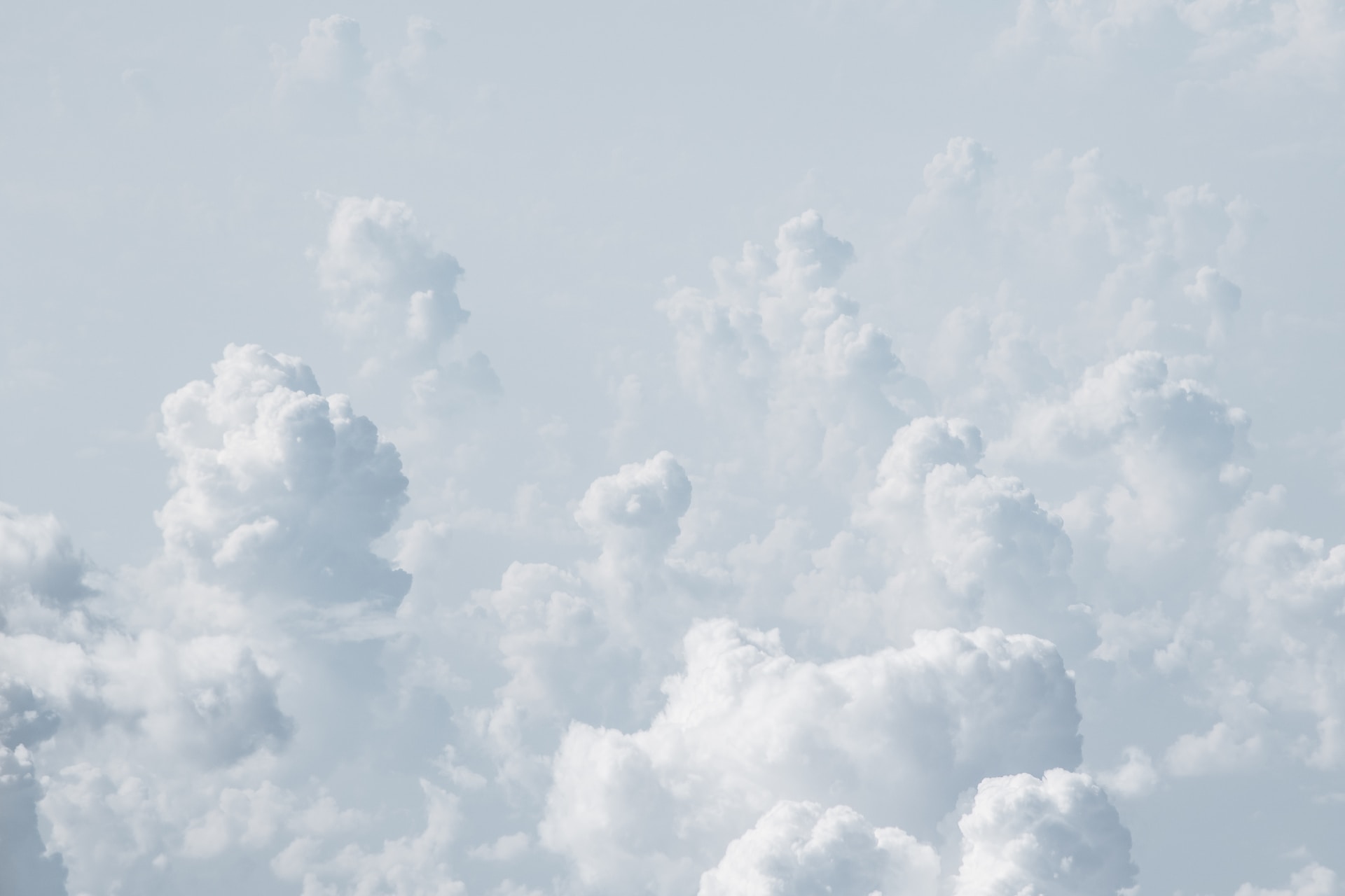 carlos-torres-MHNjEBeLTgw-unsplash